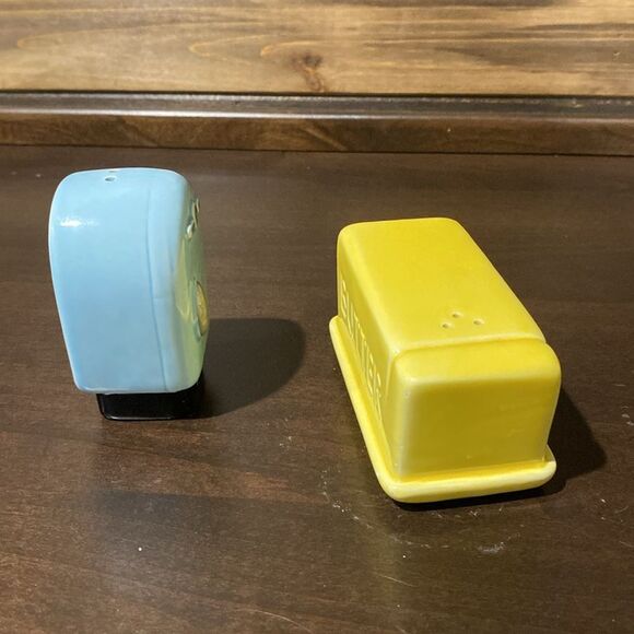 Vintage Hand painted Fridge & Butter Dish Salt & Pepper Shakers - Picture 7 of 11